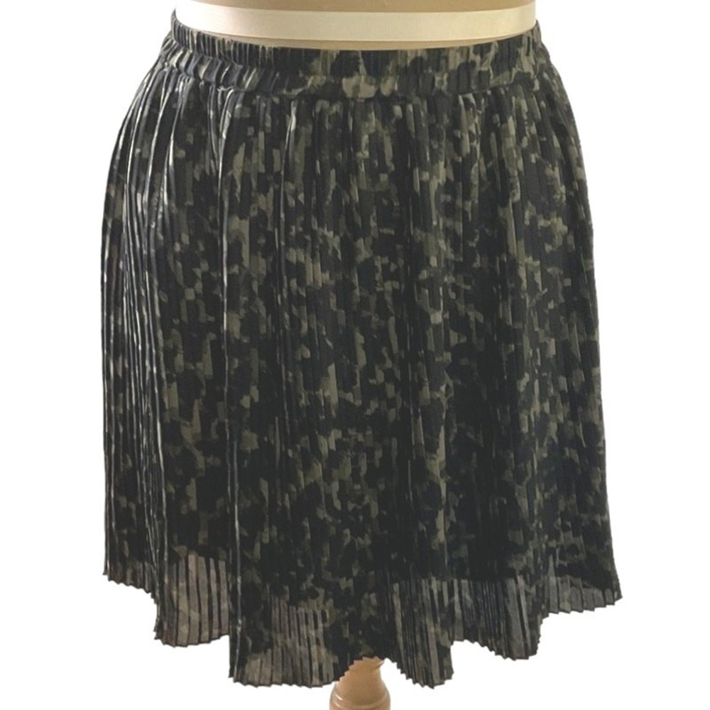 HM‎ Black Olive Green Abstract Animal Print Pleated Mini Skirt Women's S Elastic